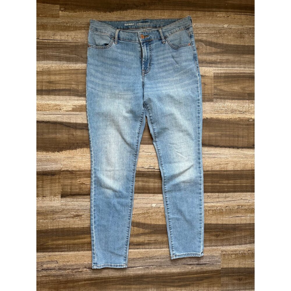 Old Navy Super Skinny mid-rise light wash jeans, size 10